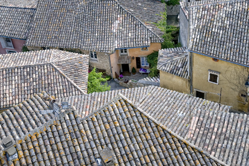 Provence 2014 +20140602_0806 als Smart-Objekt-1 Kopie.jpg - Blick auf die alten Dächer von Grignan